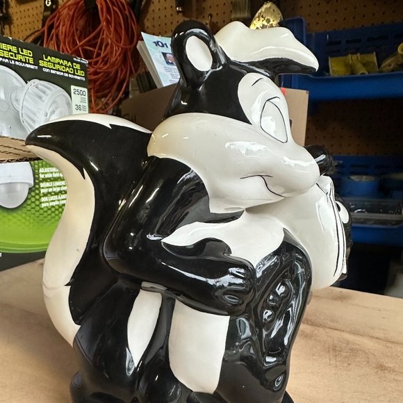 Pepe Le Pew and Penelope Piggy Bank - Picture 4 of 14